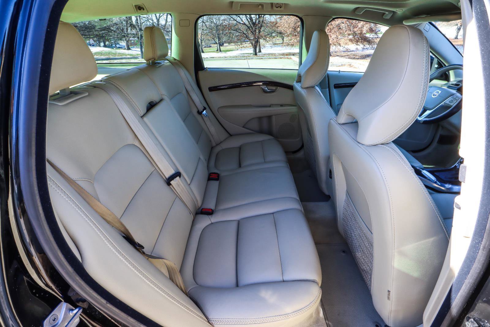 Used 2016 Volvo XC70 T5 Platinum w/ Protection Package image 41