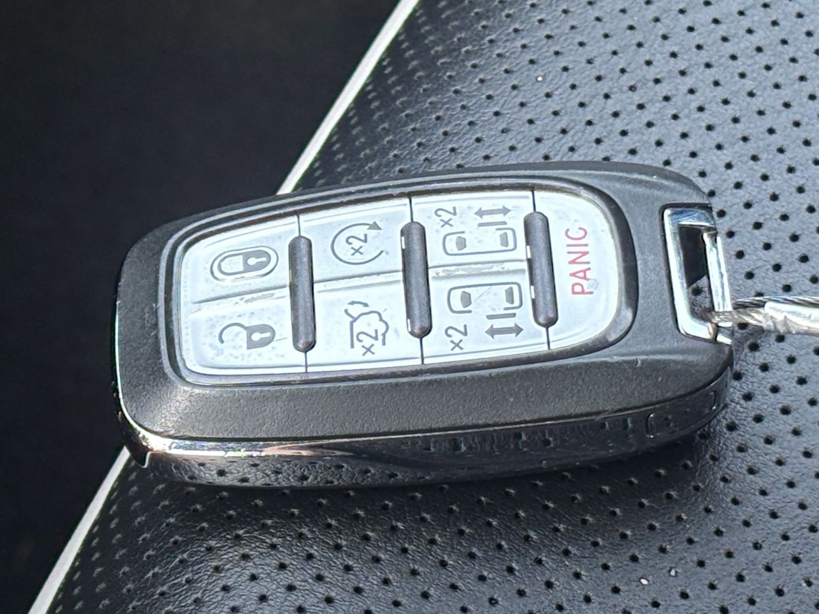 Used 2025 Chrysler Pacifica Limited FWD image 22