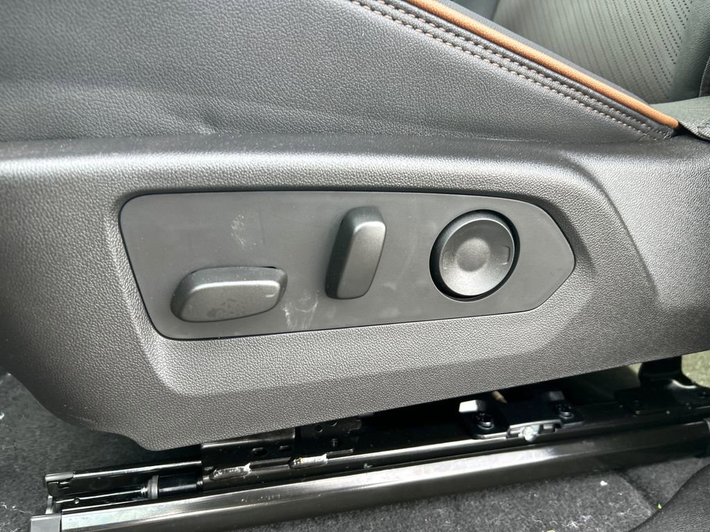 New 2026 GMC Canyon AT4 w/ Technology Plus Package AWD/4WD image 18
