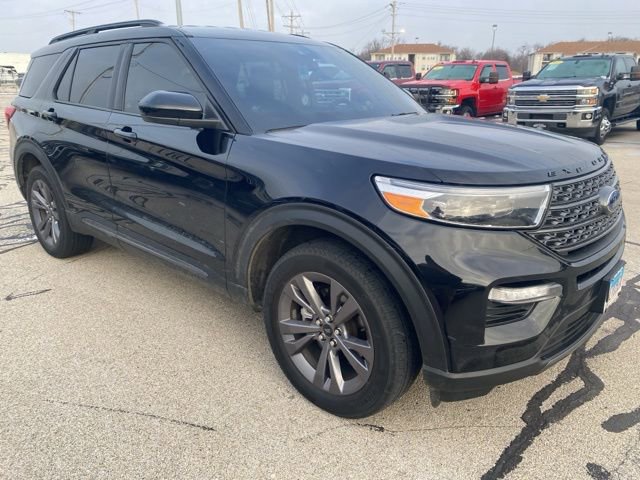 Used 2022 Ford Explorer XLT w/ Equipment Group 202A image 4