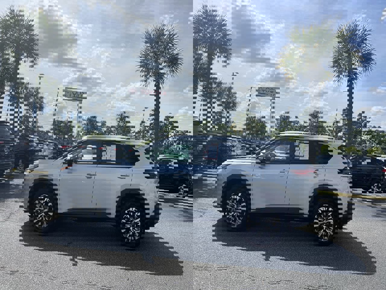 Used 2022 Nissan Rogue SV FWD image 7