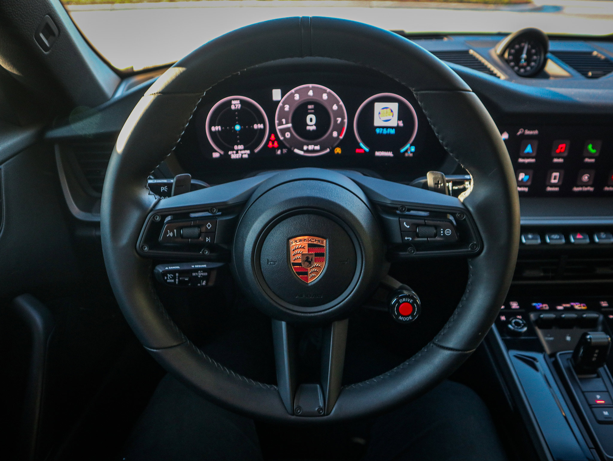 Used 2025 Porsche 911 Carrera RWD image 19