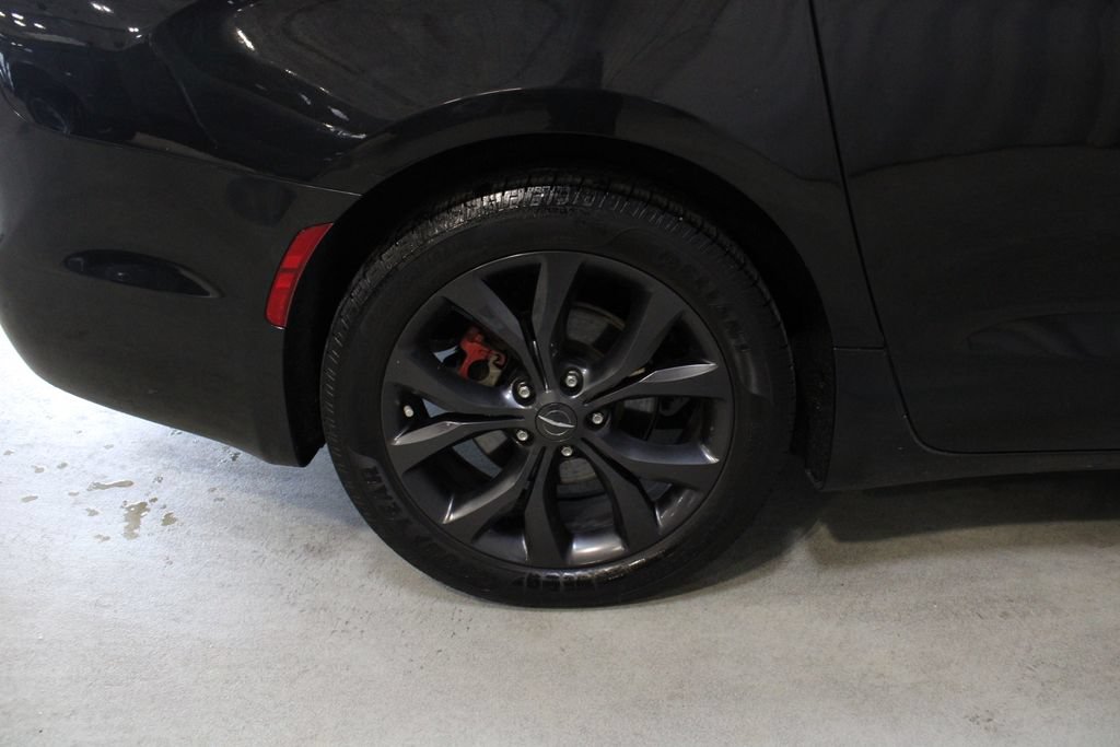 Used 2019 Chrysler Pacifica Touring-L Plus w/ S Appearance Package FWD image 26