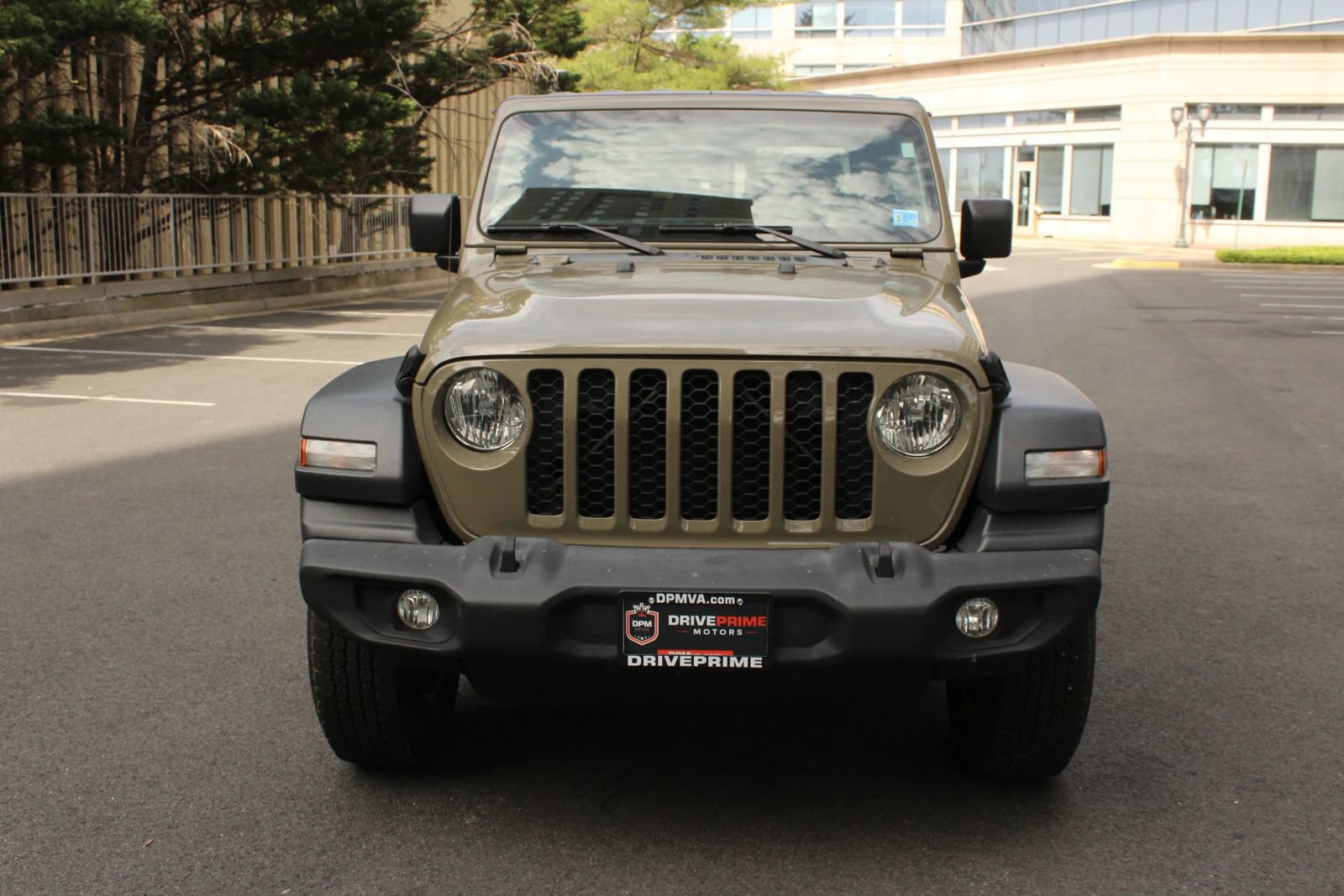 Used 2020 Jeep Gladiator Sport w/ Quick Order Package 24S AWD/4WD image 3