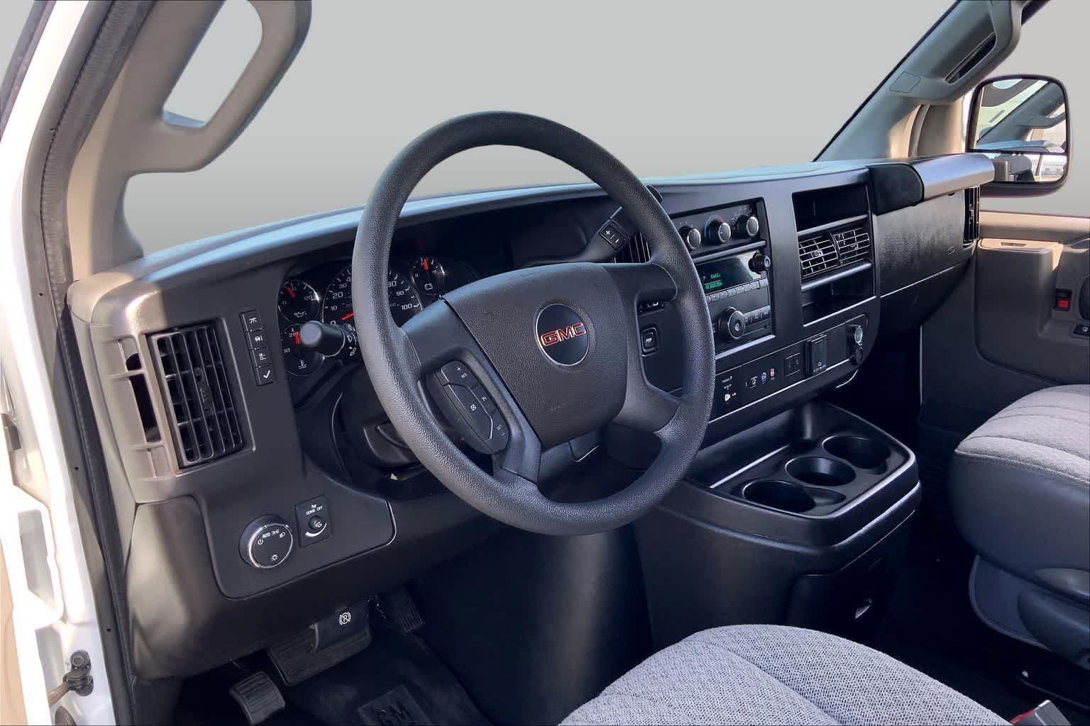 Used 2025 GMC Savana 3500 LT RWD image 17