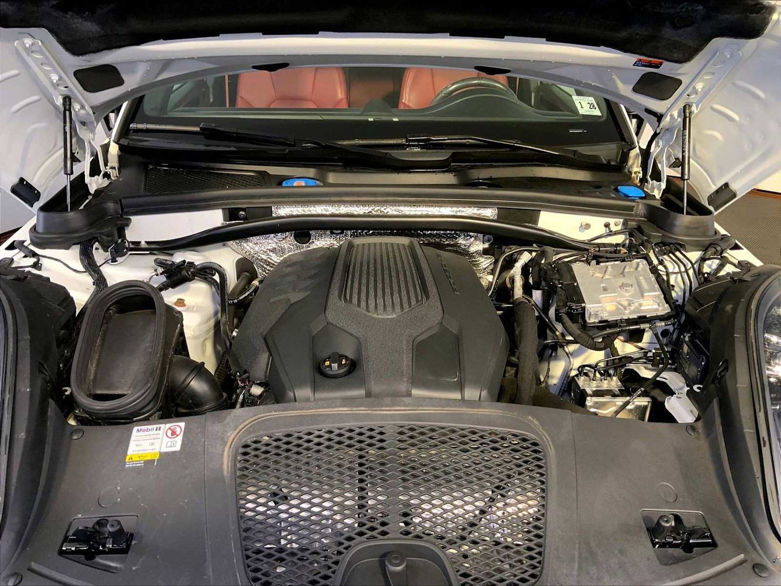 Certified 2023 Porsche Macan Turbo image 32