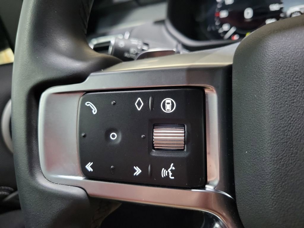 Certified 2024 Land Rover Discovery Dynamic SE image 15