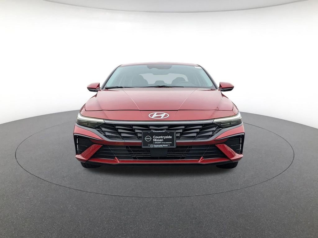 Used 2025 Hyundai Elantra SEL FWD image 2