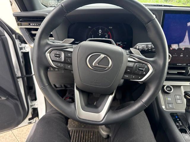 Used 2025 Lexus GX 550 w/ Accessory Package (2T) AWD/4WD image 17