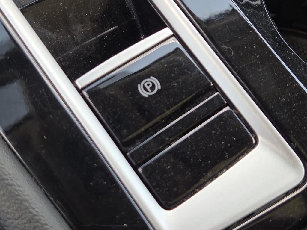 Used 2024 Volkswagen Atlas Peak Edition SE AWD/4WD image 29