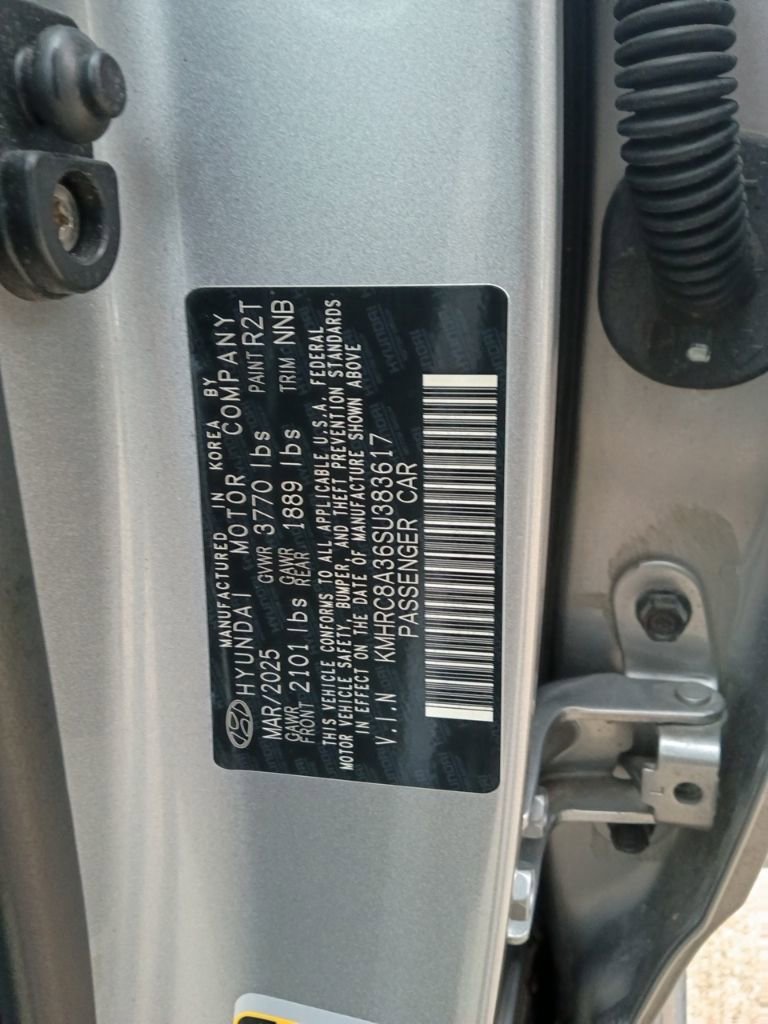 Used 2025 Hyundai Venue SEL FWD image 3