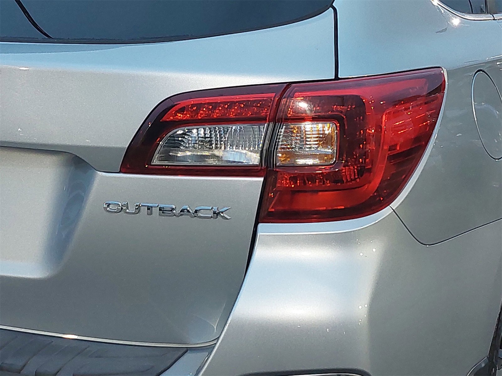 Used 2018 Subaru Outback 2.5i Limited image 36