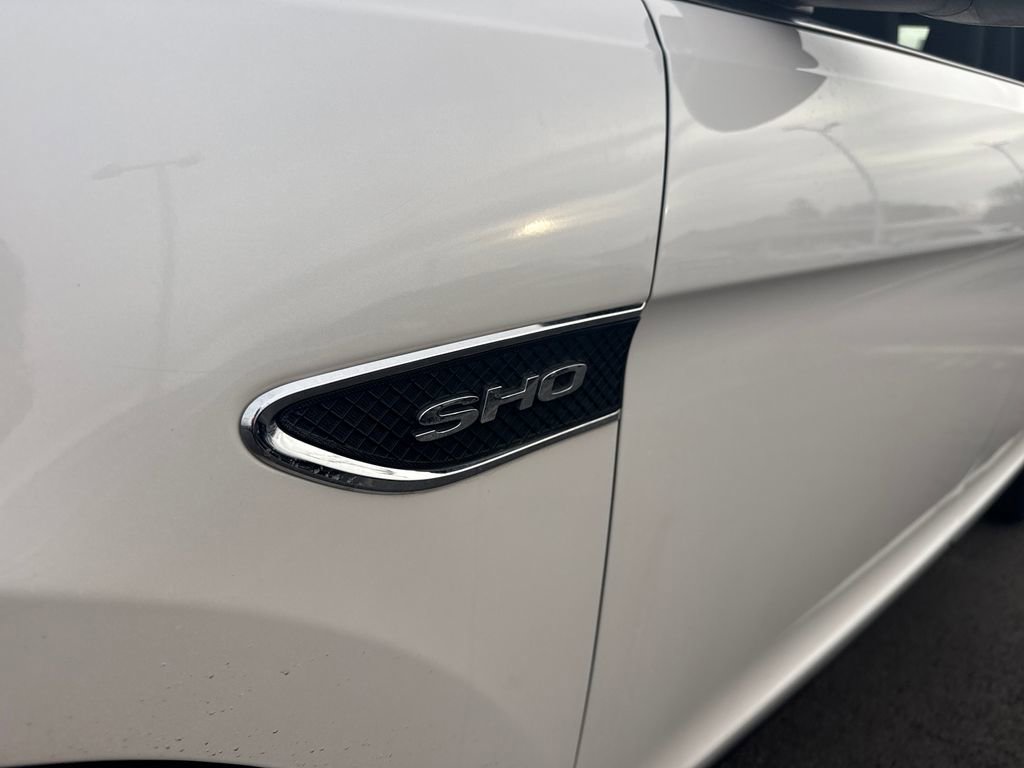 Used 2018 Ford Taurus SHO image 16