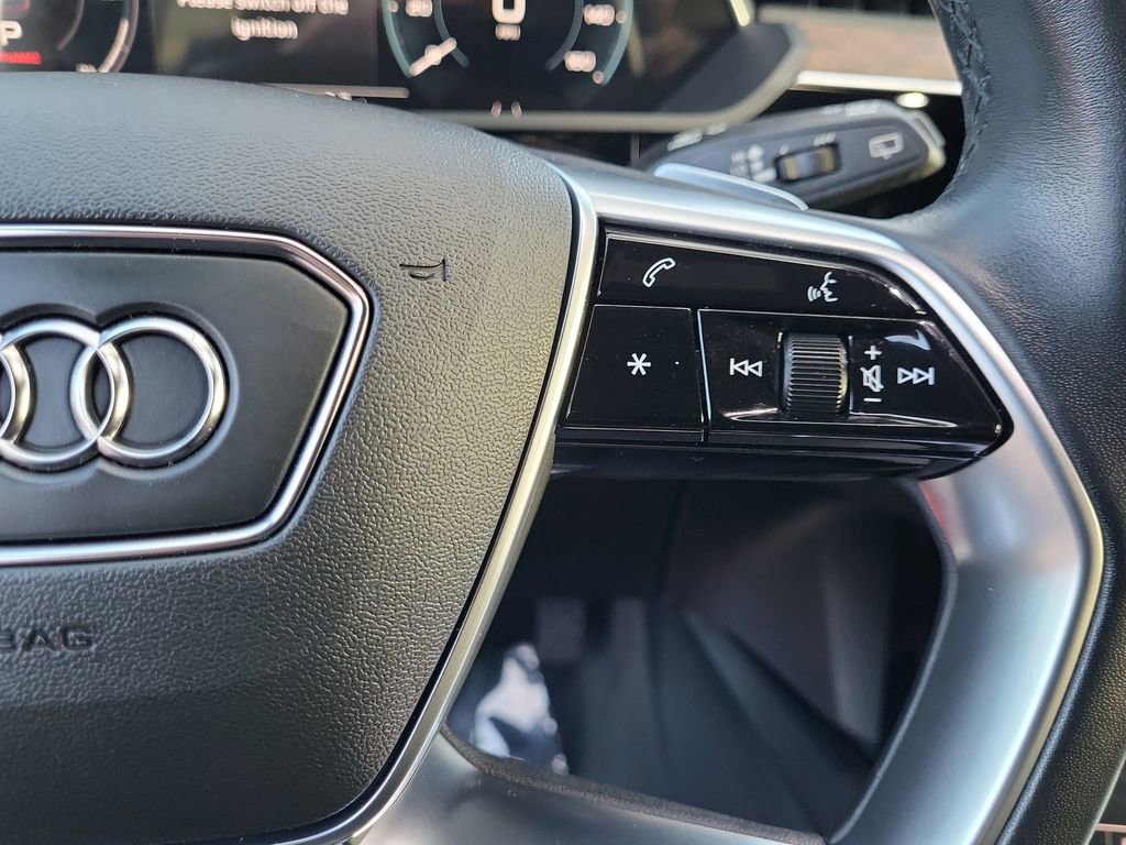 Used 2022 Audi e-tron Premium Plus w/ Premium Plus Package image 23