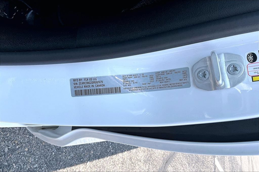 Used 2025 Chrysler Pacifica Select AWD/4WD image 19