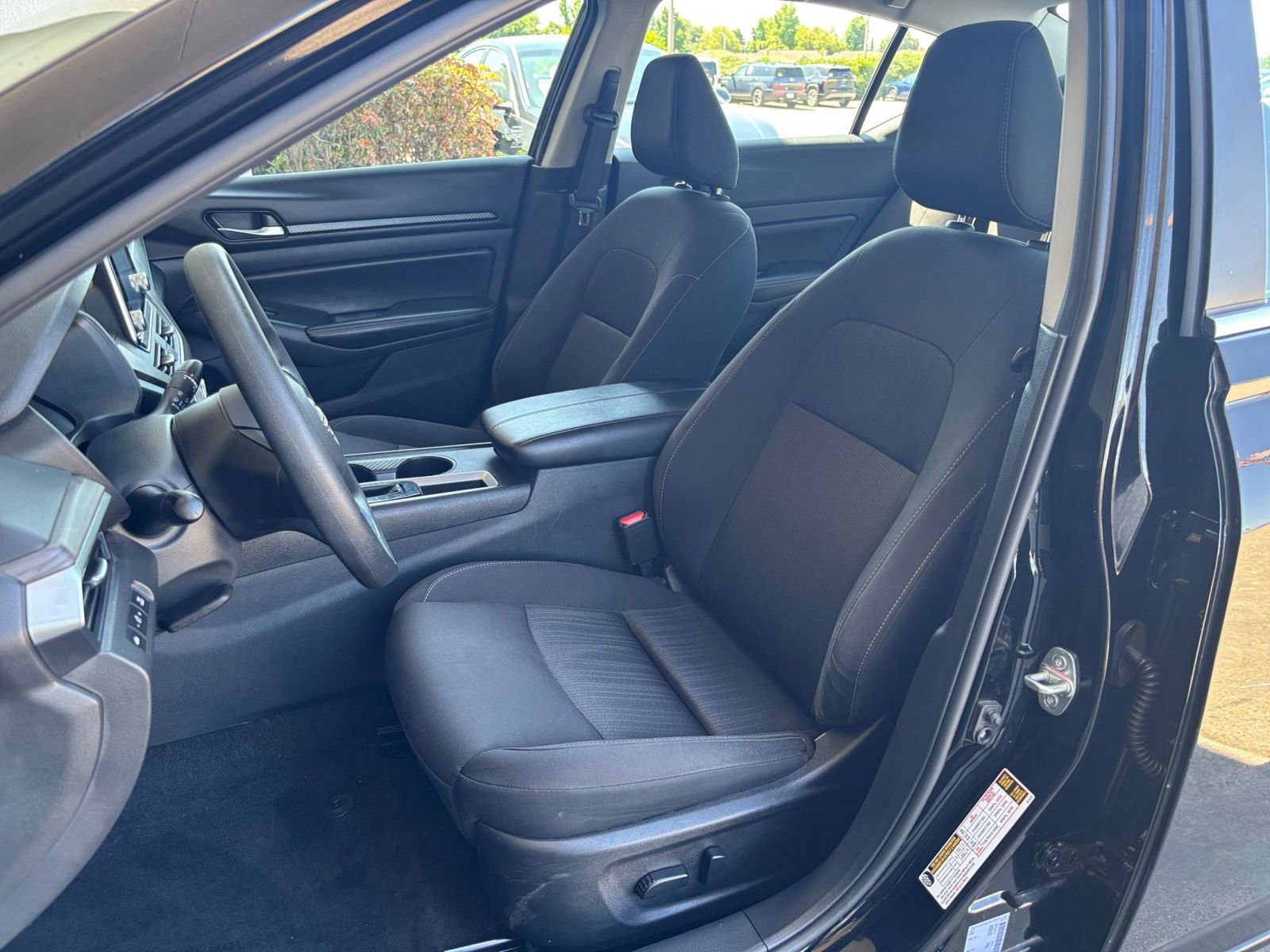 Used 2025 Nissan Altima 2.5 SV FWD image 37