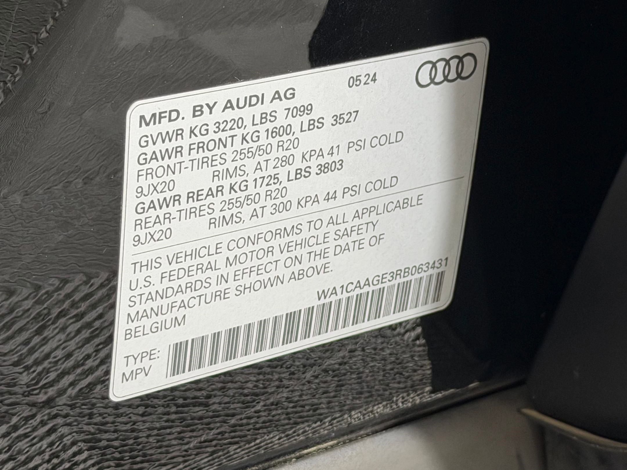 Used 2024 Audi Q8 e-tron Premium Plus w/ Premium Plus Package image 21