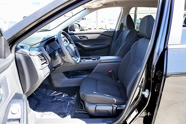 Used 2025 Nissan Rogue S AWD/4WD image 22