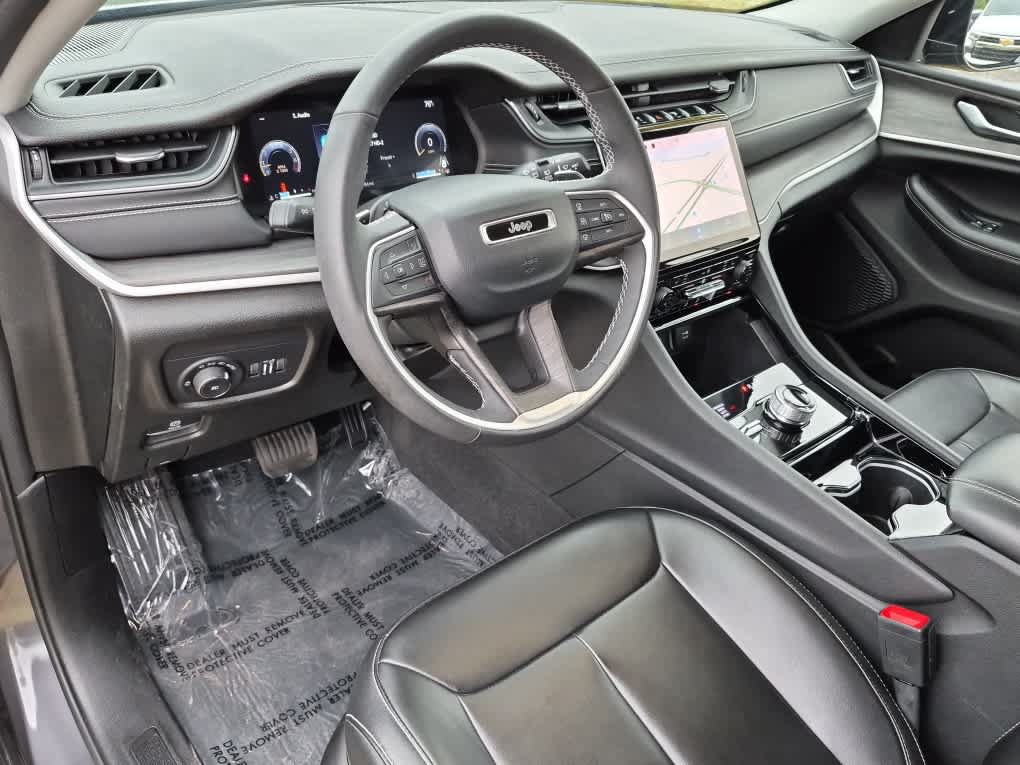 Used 2023 Jeep Grand Cherokee Limited AWD/4WD image 12