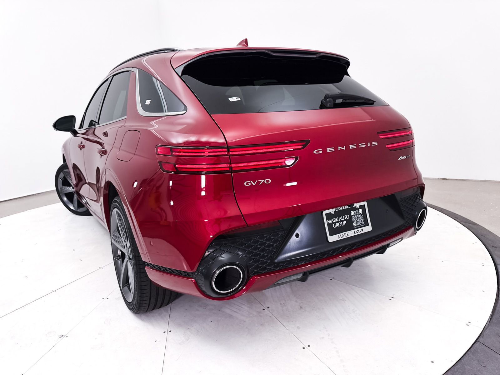 Used 2022 Genesis GV70 3.5T Sport w/ Sport Prestige Package AWD/4WD image 9