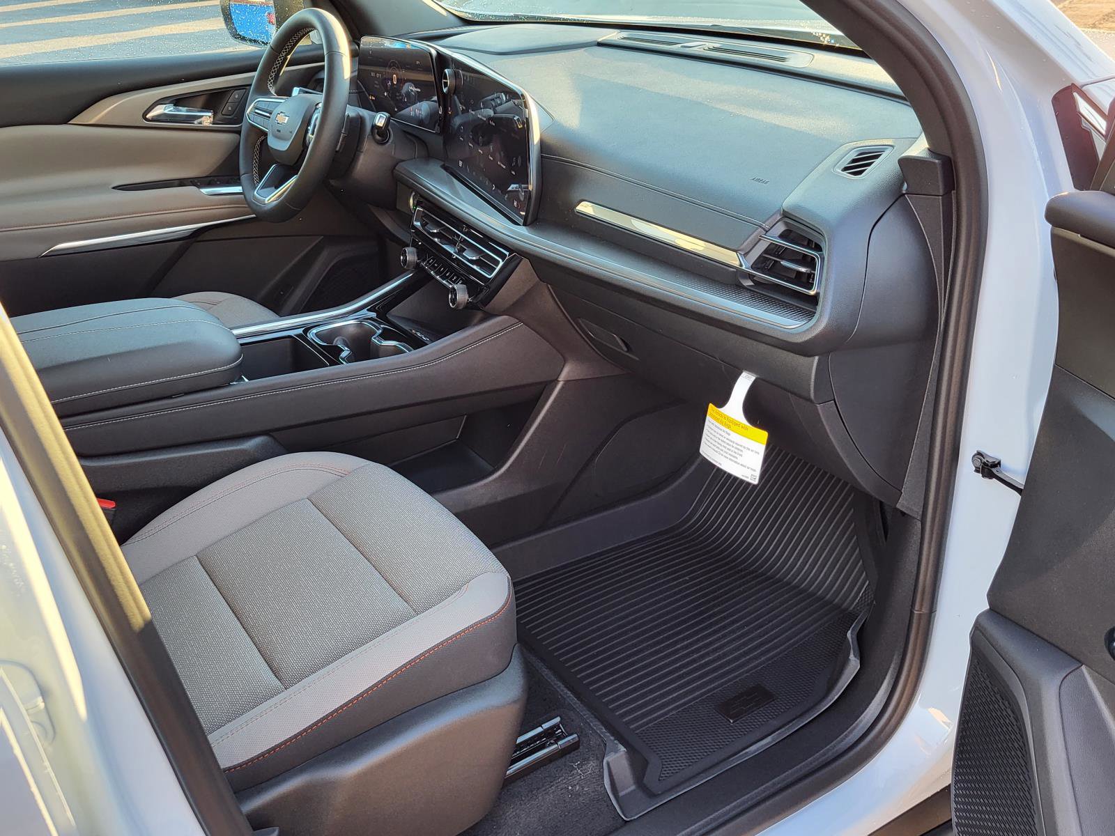 New 2026 Chevrolet Traverse LT w/ Driver Confidence Package image 9