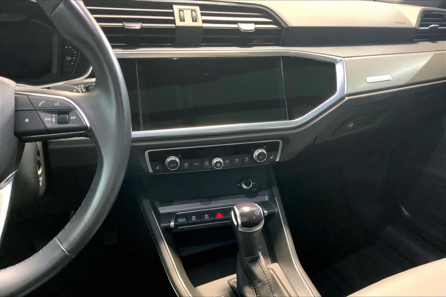 Used 2023 Audi Q3 2.0T Premium w/ Black Optic Sport Package AWD/4WD image 6