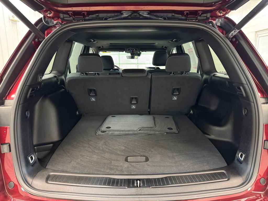 Used 2025 Jeep Grand Cherokee Laredo X w/ Luxury Tech Group I image 22