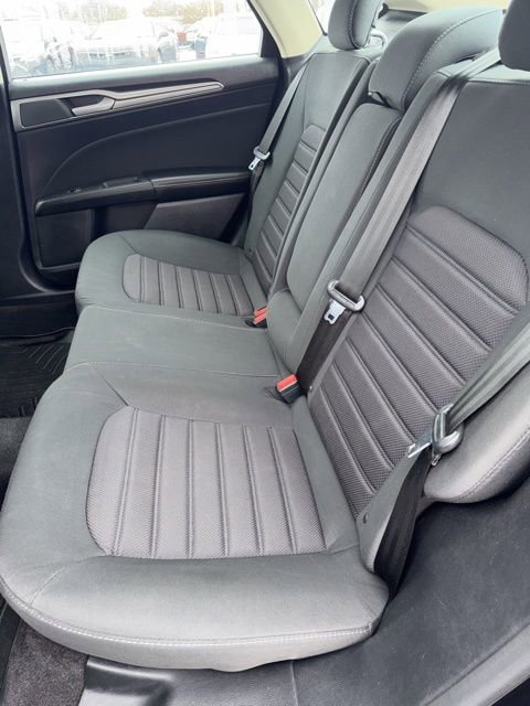 Used 2020 Ford Fusion SE image 9