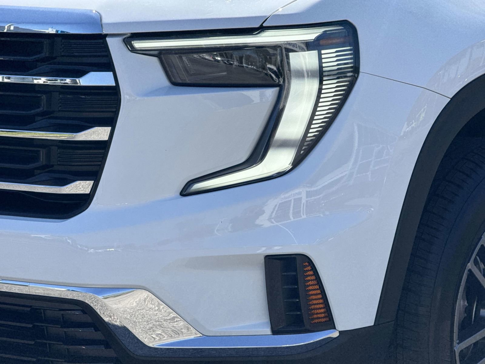Used 2025 GMC Acadia Elevation image 6