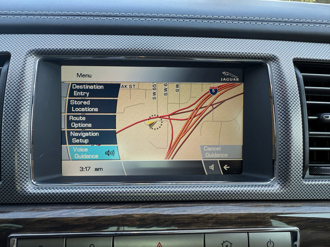 Used 2010 Jaguar XF R image 32