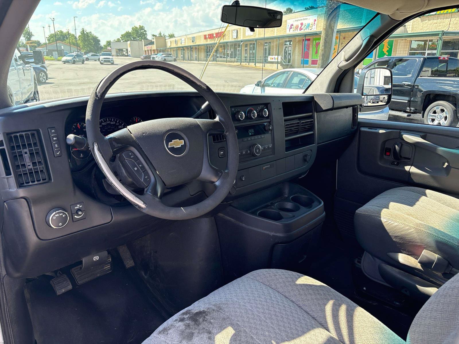 Used 2014 Chevrolet Express 1500 RWD image 9