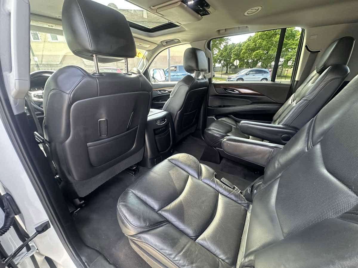 Used 2020 Cadillac Escalade ESV Luxury AWD/4WD image 34