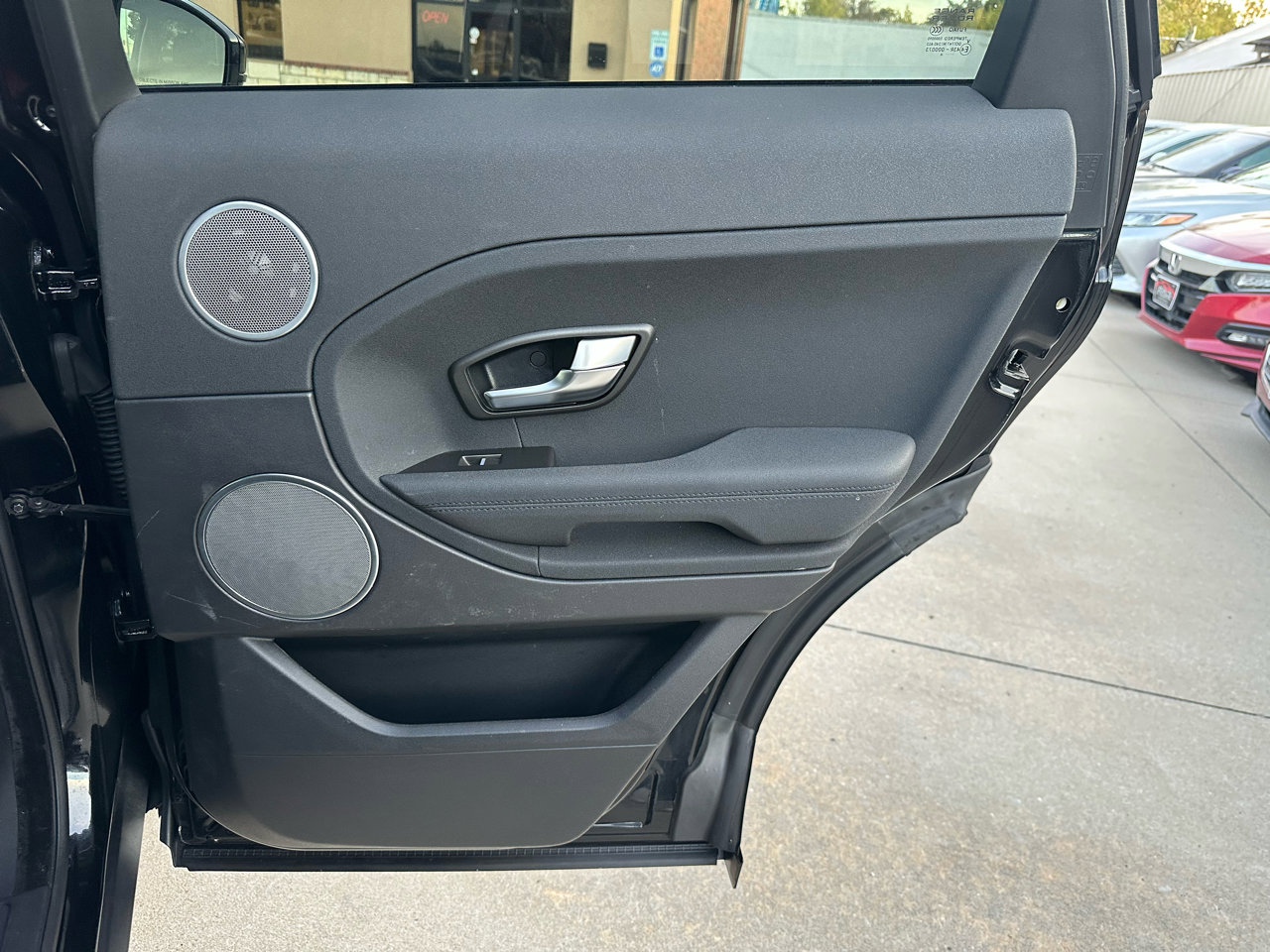 Used 2014 Land Rover Range Rover Evoque Pure image 20