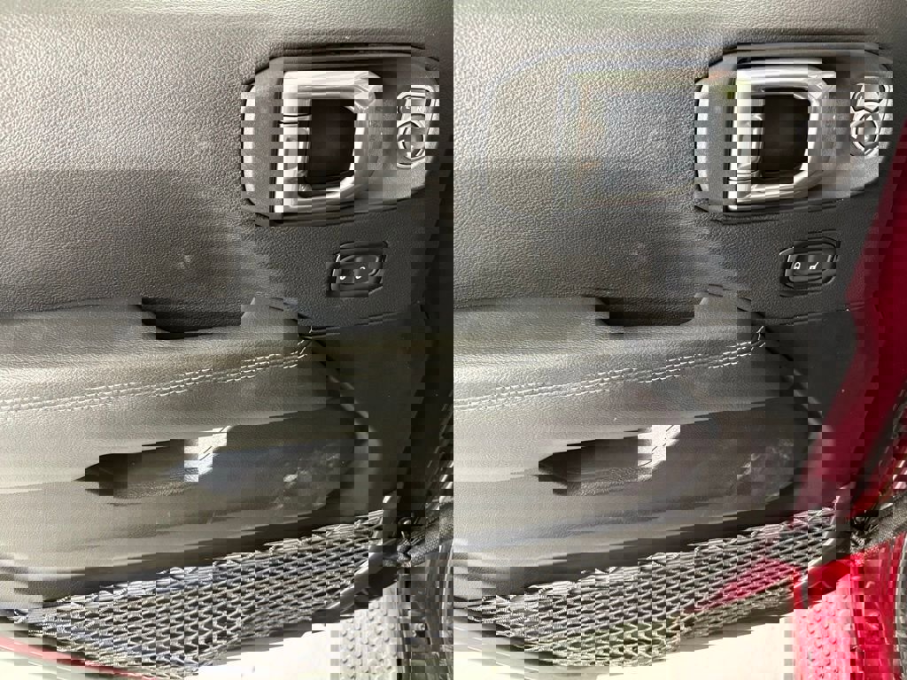 Used 2022 Jeep Wrangler Unlimited Sahara image 18