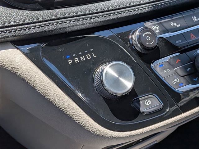 Used 2018 Chrysler Pacifica Limited w/ Advanced Safetytec Group FWD image 12
