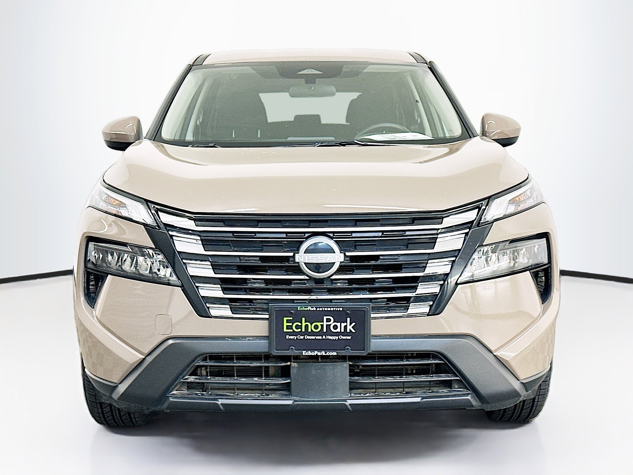 Used 2025 Nissan Rogue SV image 2