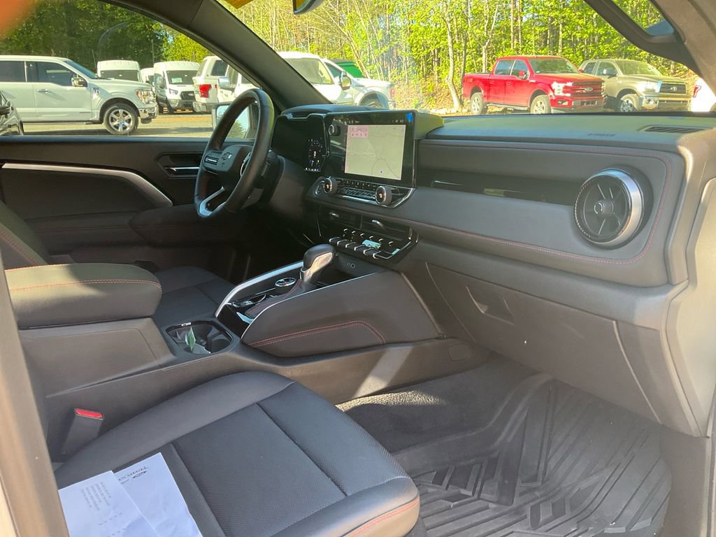 Used 2024 Chevrolet Colorado Z71 w/ Z71 Convenience Package 2 AWD/4WD image 11