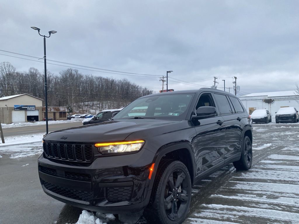 Used 2023 Jeep Grand Cherokee L Laredo image 5