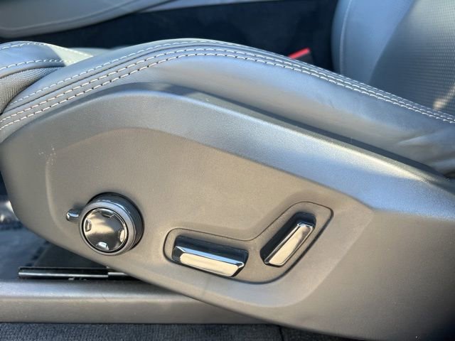 Certified 2025 Volvo XC90 B6 Ultra w/ Lounge Package image 31
