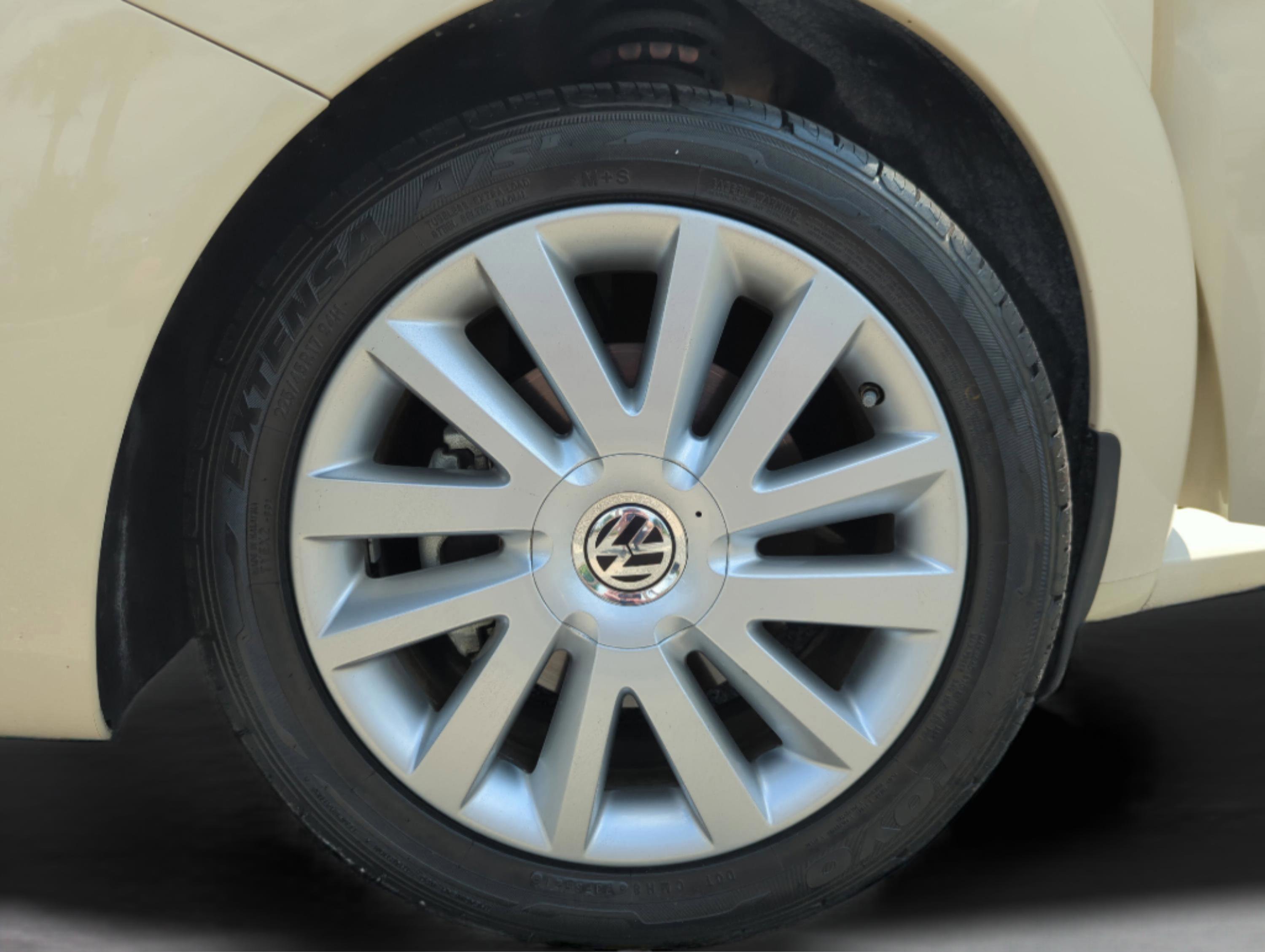 Used 2008 Volkswagen Beetle SE FWD image 31