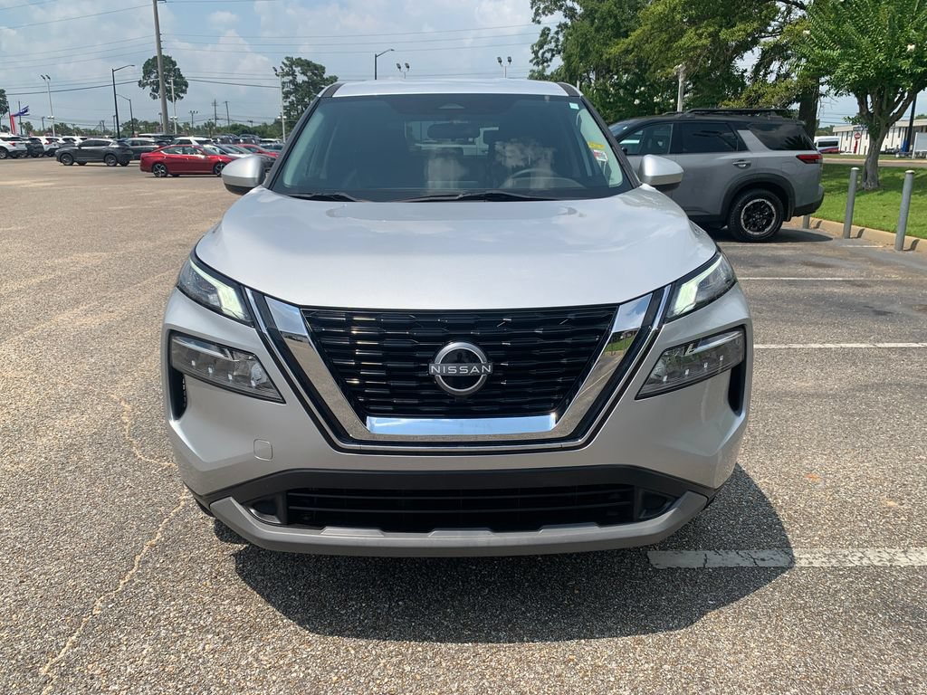 Used 2023 Nissan Rogue SV FWD image 3