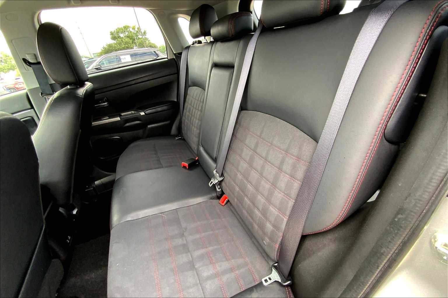 Used 2024 Mitsubishi Outlander Sport SE image 19