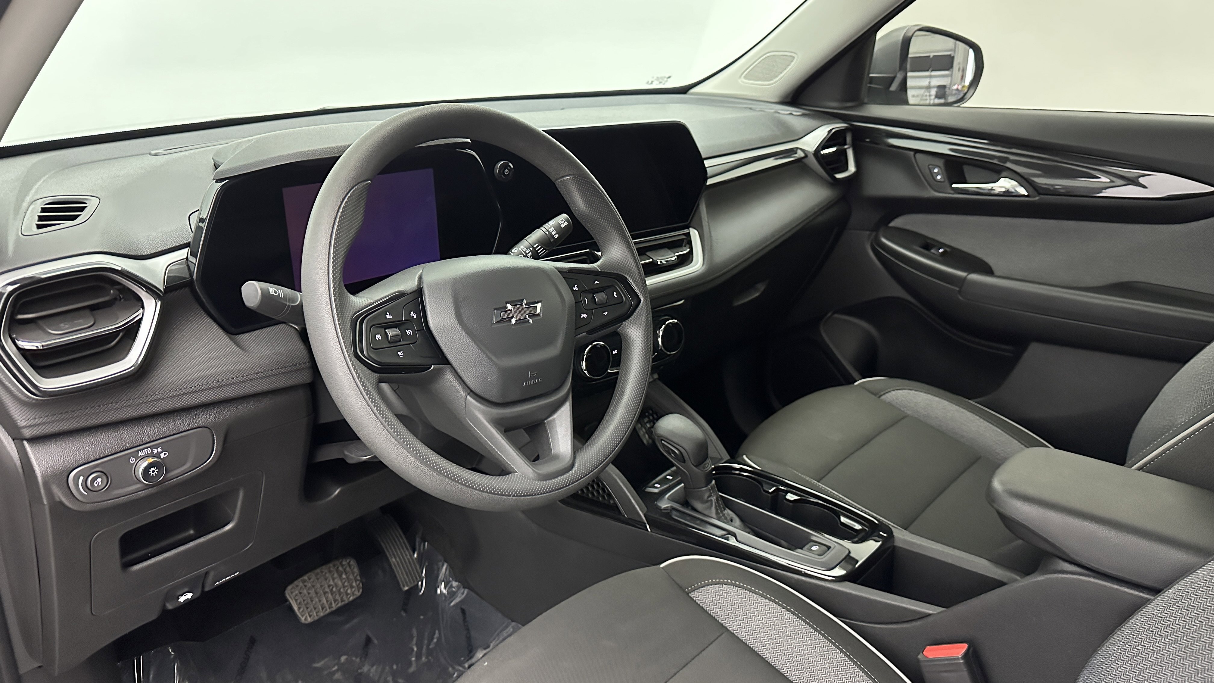 Used 2025 Chevrolet TrailBlazer LT image 8