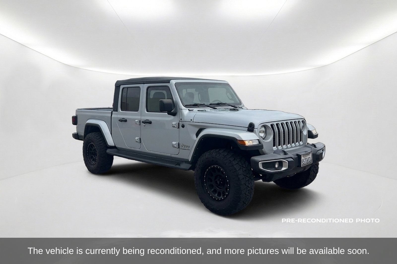 Used 2023 Jeep Gladiator Overland AWD/4WD image 3