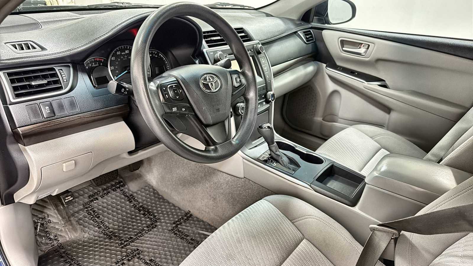 Used 2015 Toyota Camry LE image 12