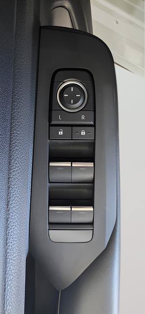 New 2026 Toyota Prius Plug-In Hybrid FWD image 13