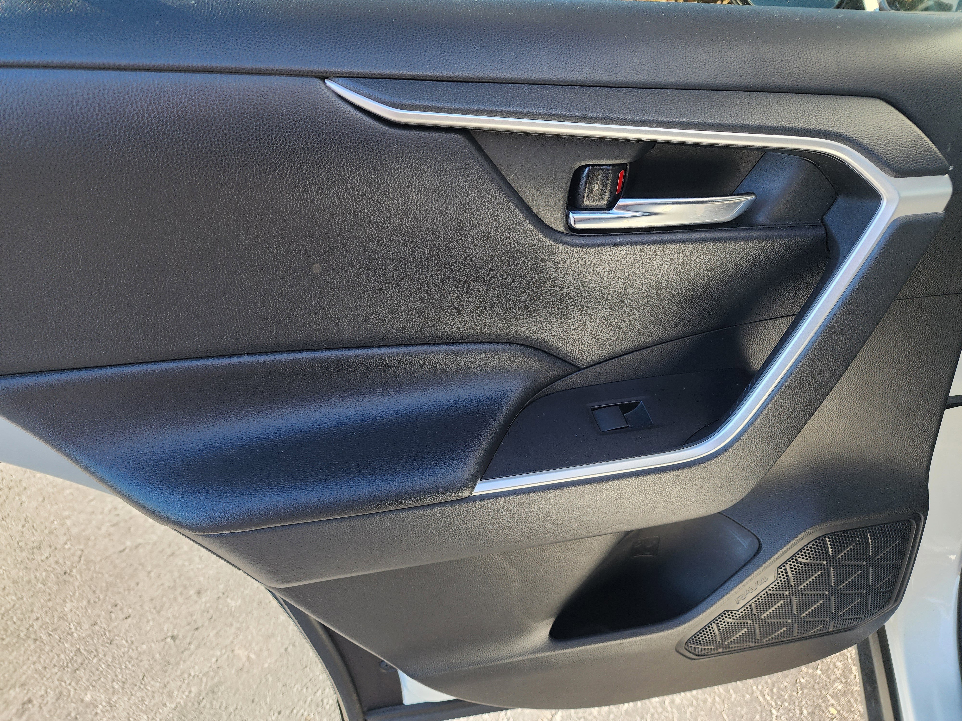 Used 2019 Toyota RAV4 XLE image 16