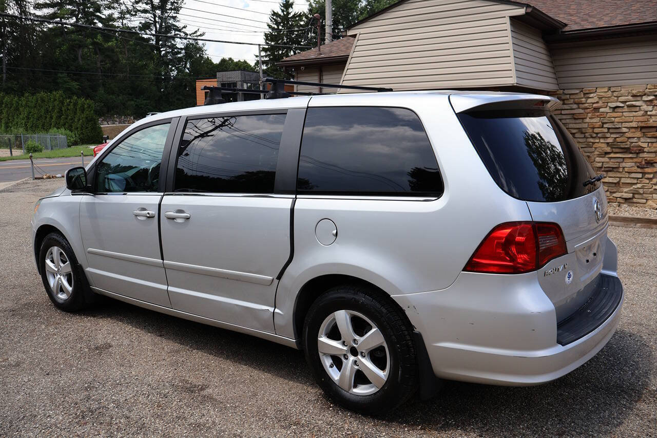 Used 2010 Volkswagen Routan SE FWD image 6