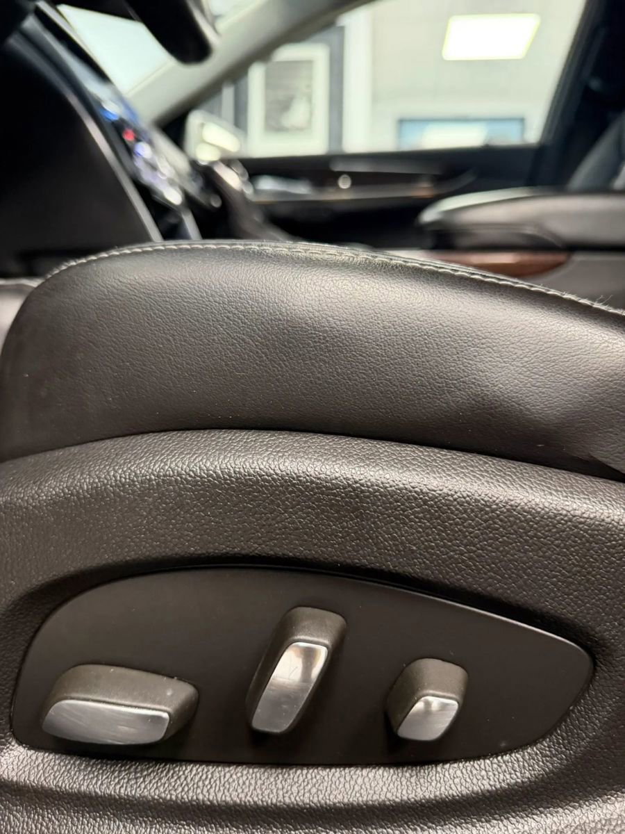 Used 2015 Cadillac XTS Luxury AWD/4WD image 23