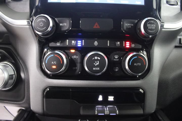 Used 2024 RAM 1500 Laramie AWD/4WD image 35